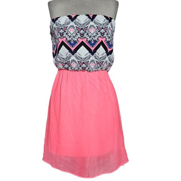Hot Pink Geometric Strapless Mini Dress Size Medium - Picture 1 of 4